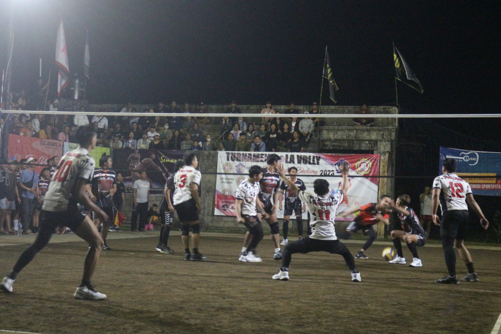 Sengit! Pertandingan Bola Voli Putra Pandu VS Tumapel, PorseniDes Dalung 2023